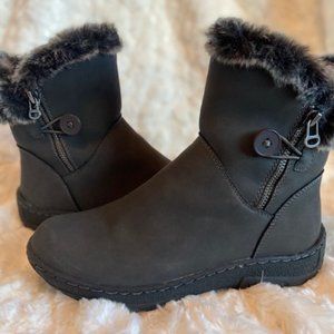 College Snow Boots Size 8M Dark Grey